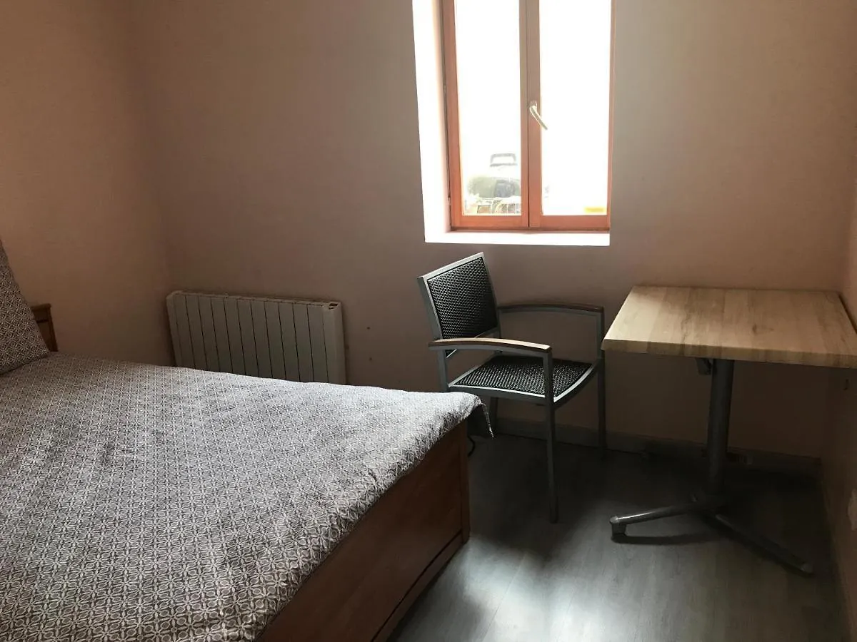 Apartment Chambre Double En Face De La Gare Roanne